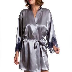 NWT  in bloom Nicole Satin Wrap ML
